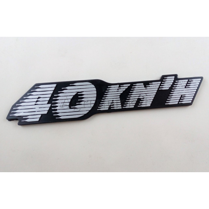 Ciągnik Deutz Fahr 0.008.2962.2 Emblemat lewy